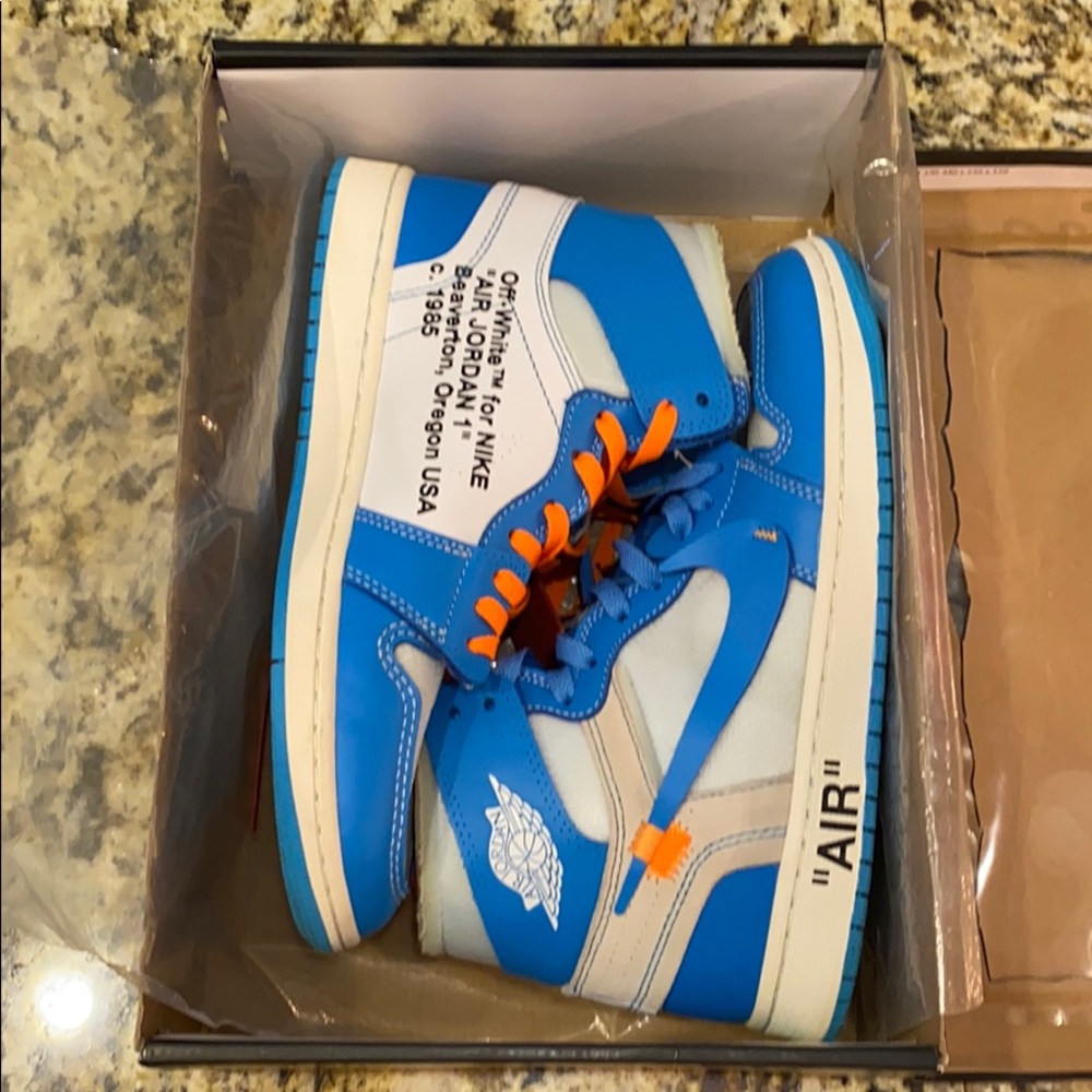Off white unc air Jordan Nike size 9